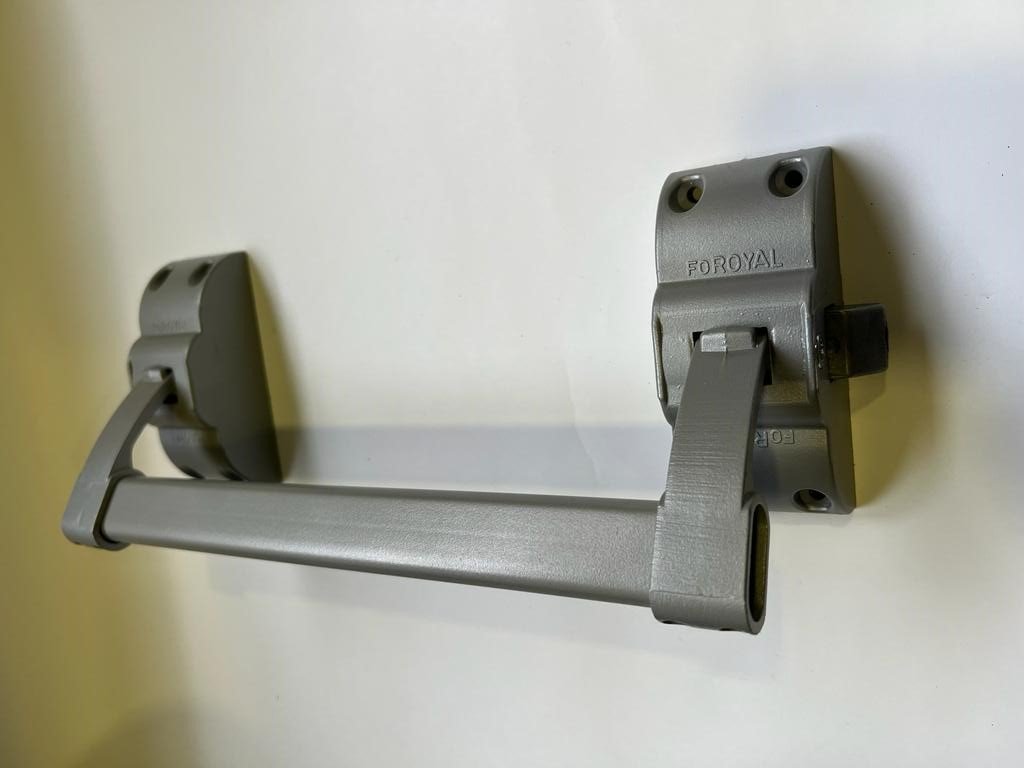 Royal Panikbar Gri